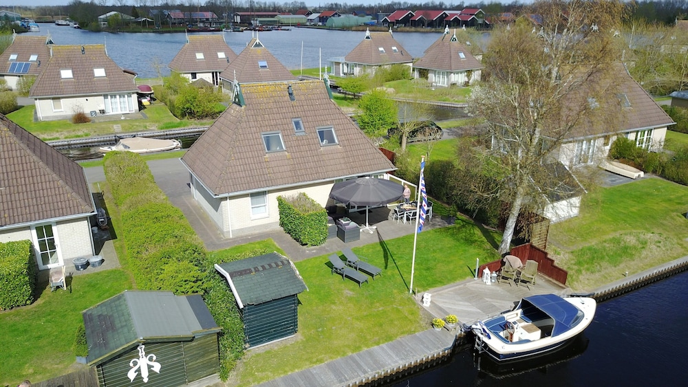 Wellness aan het Water in Earnewoude view 5