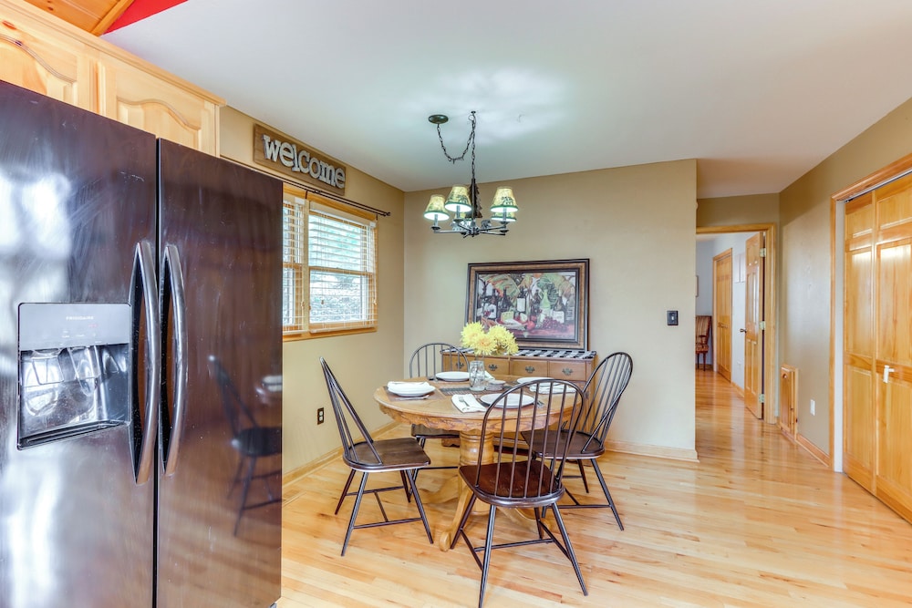 5 Mi to Cherokee Lake: Pet-friendly Cabin w/ Deck!