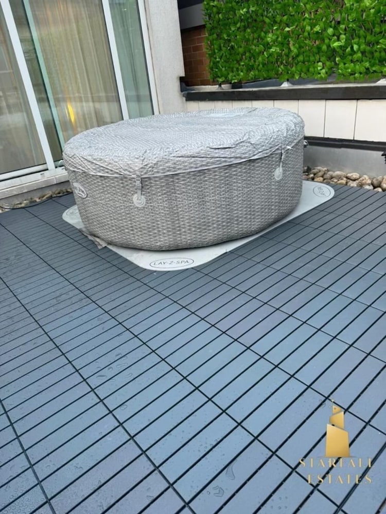 Leeds Apt - Hottub - Sleeps 6 - Special Occasions