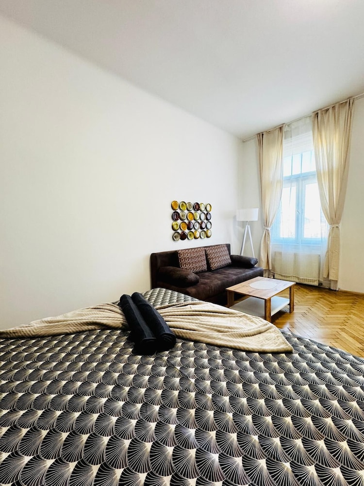 Cozy 1BR and Living Room Apartment