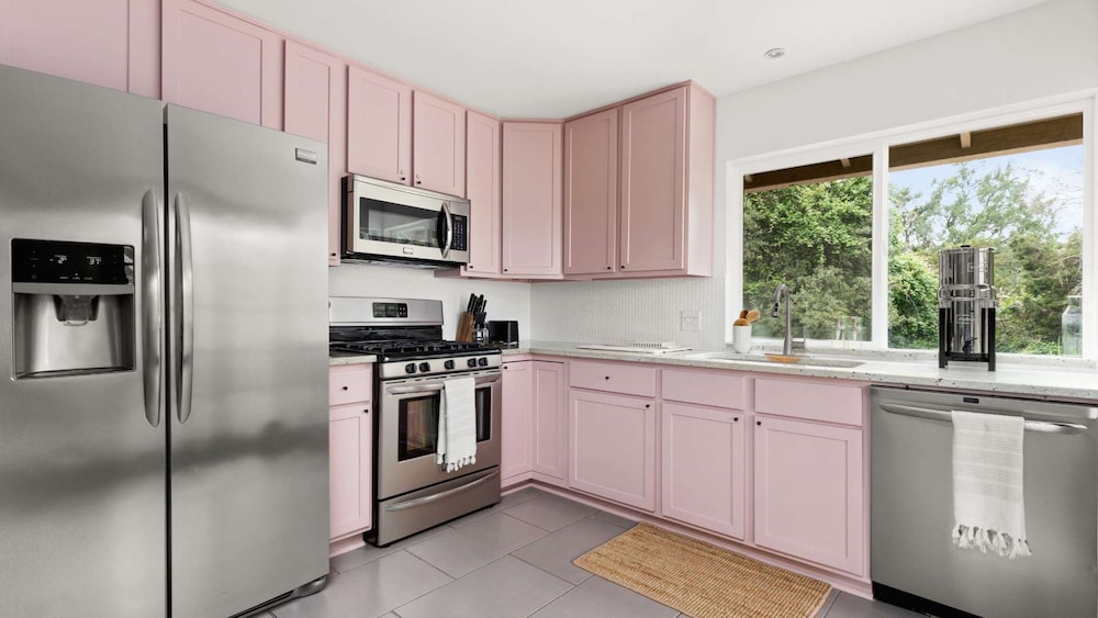 Upstay Contemporary 4BR Family Home With Garden