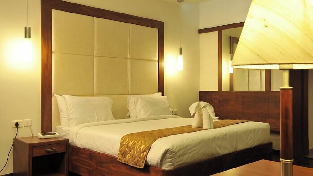 dhanalakshmi srinivasan hotels pvt ltd
