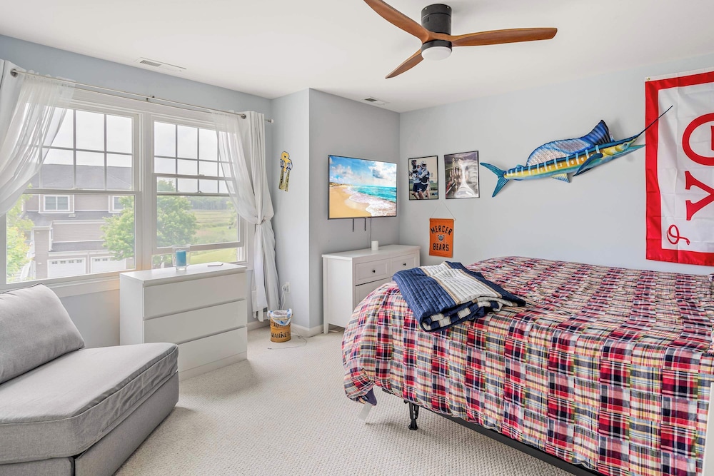 Whale of a Time Waterfront Stay for 10 With Resort-style Amenities