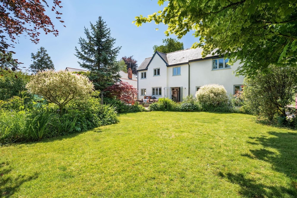 Acer House - 4 bed Henley Regatta view 2