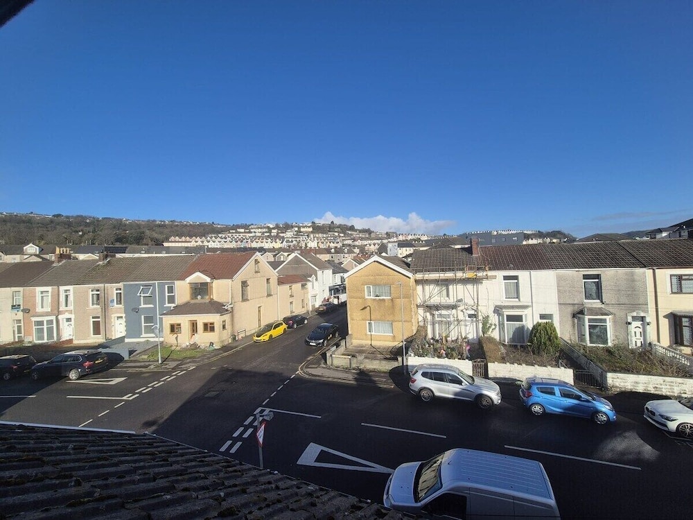 City Centre 6-bed Swansea Getaway