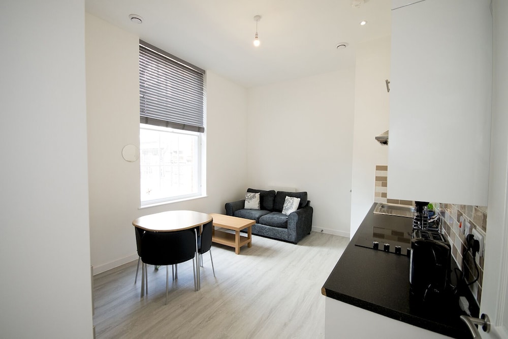 Pretty Properties Grange House Apartment 5 view 4