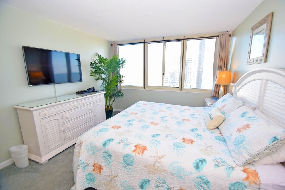 Quay 903 2 Bedroom Condo by Redawning view 2