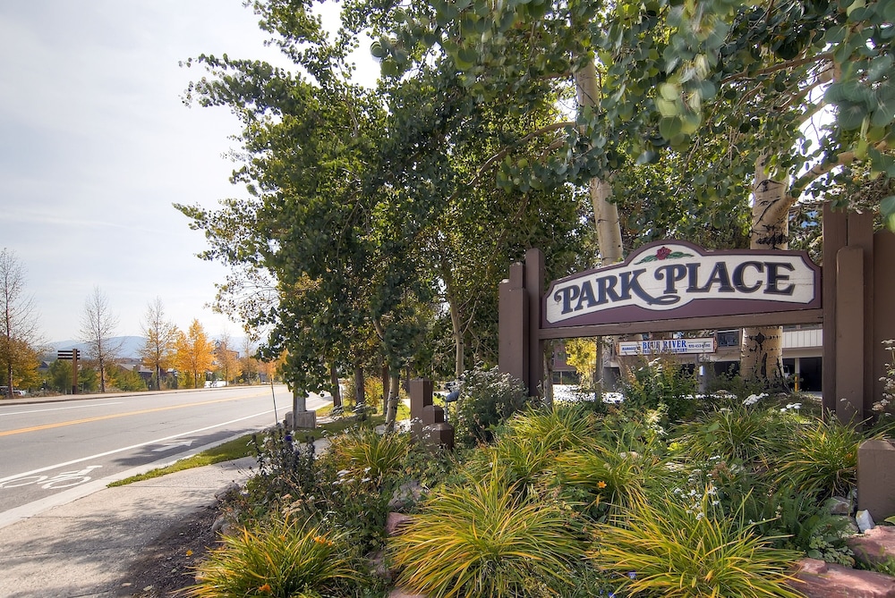 Park Place 102c 2 Bedroom Condo by RedAwning