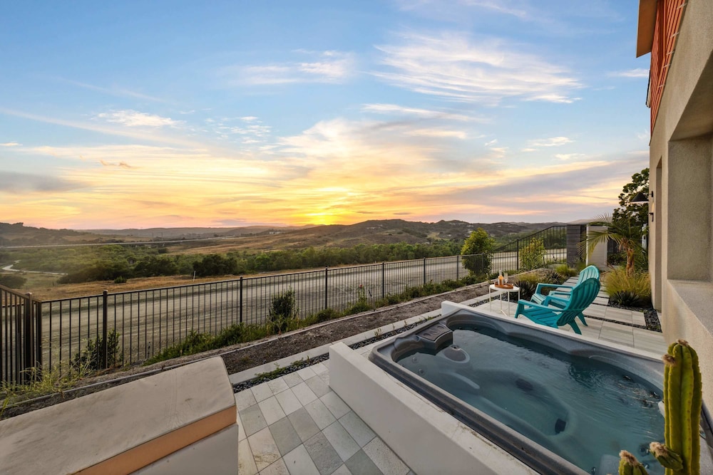 @ Marbella Lane - Curated 5BR in Upscale RMV Haven