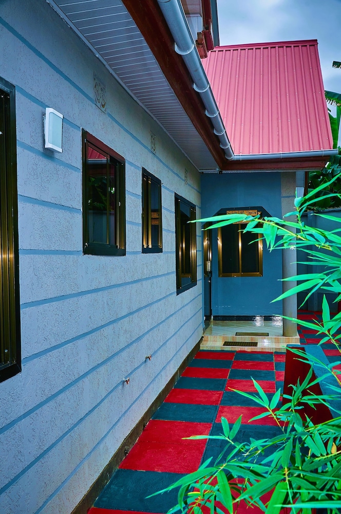 Safari Park House view 4