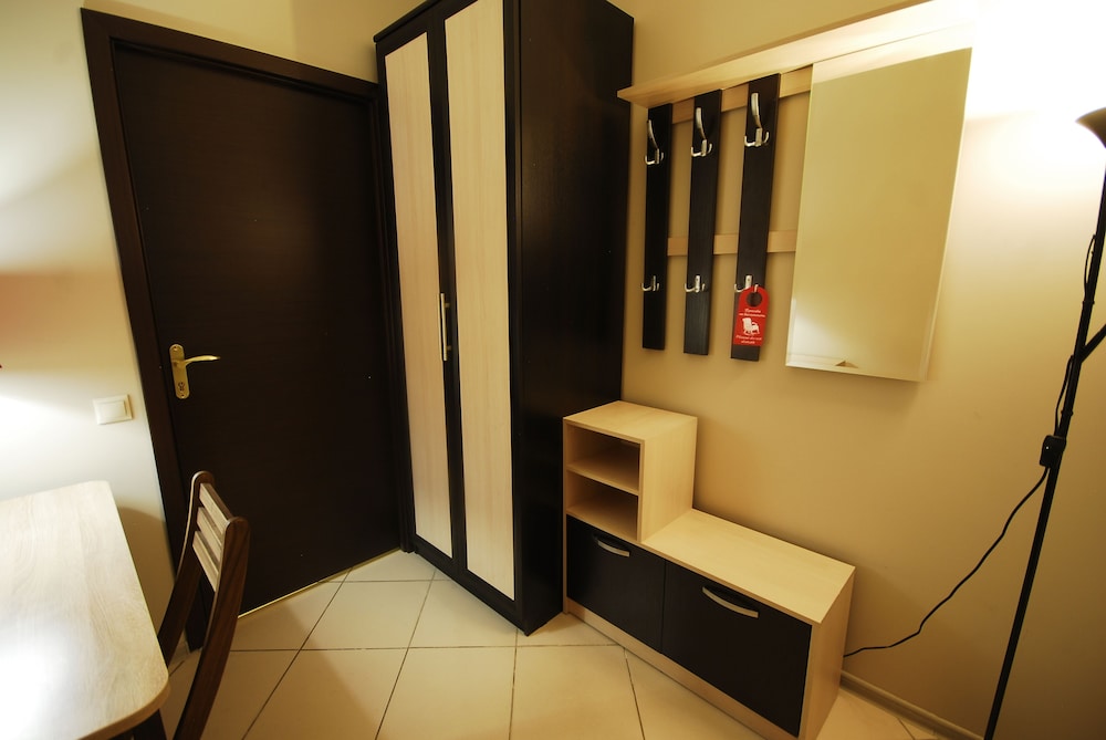 Landmark City Hotel - Hostel