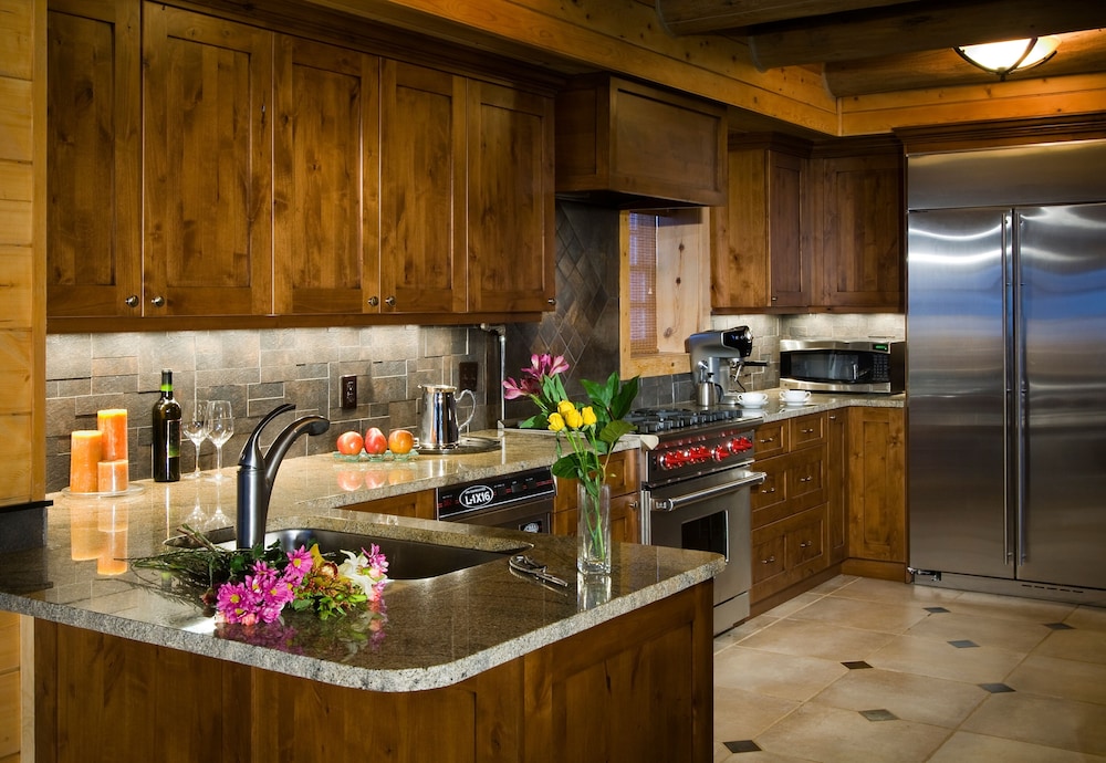Private Unique On-mtn 4br 4ba 4 Bedroom Cabin by RedAwning