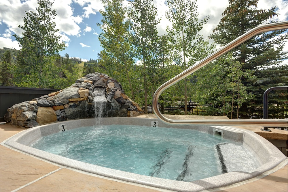 Summit County Vacations - Updated 1br Premier  At Black Bear Lodge- Kids Ski Free 1 Bedroom Condo by RedAwning - Property Image 6