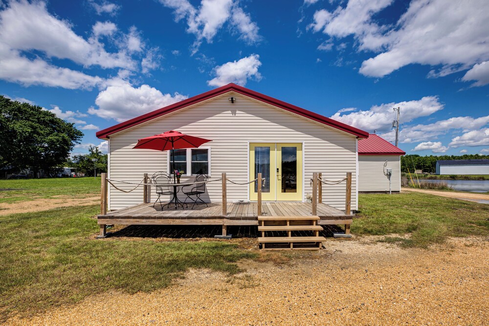 Dock Access: Waterfront Cottage in Avenue!