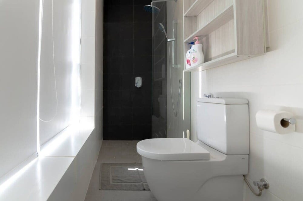 A Comfy & Bright 2BR Suasana Suite 6, Free Parking