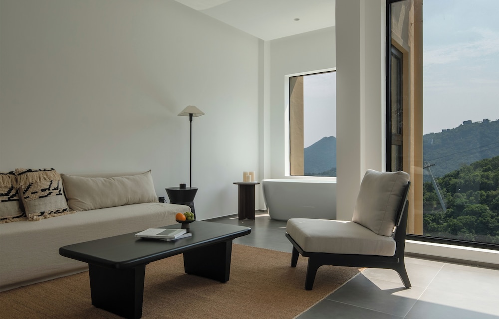 Miyue Shenzhen Tianlu Secret Wild Wizard Holiday Hotel