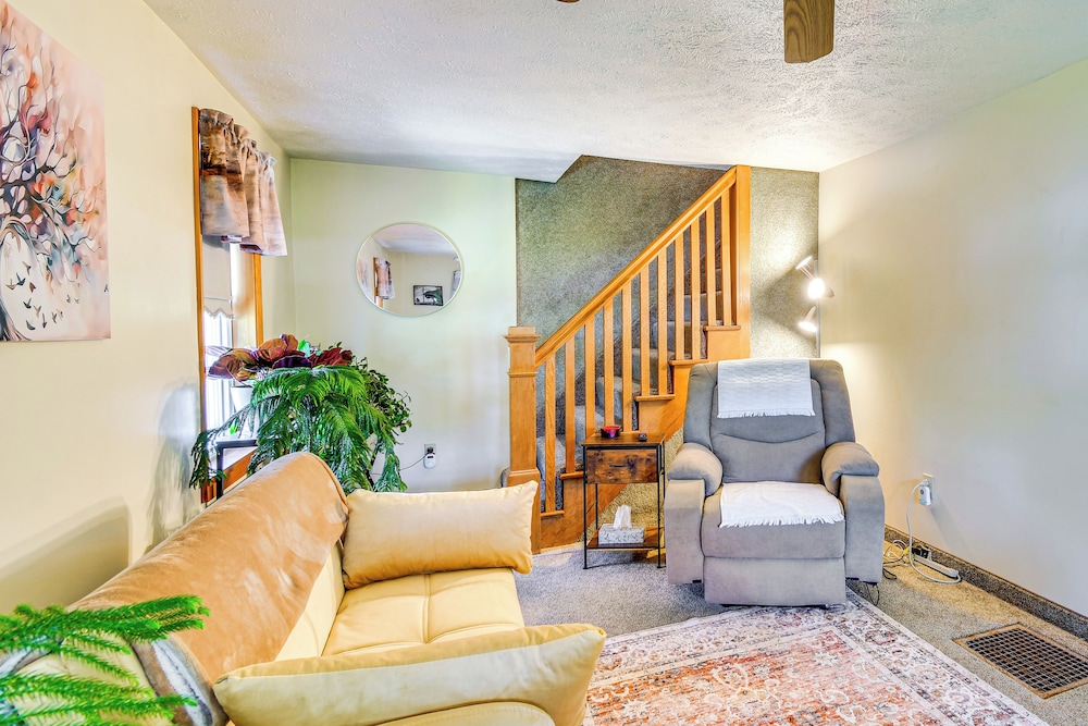 3 Mi to Seneca Lake: Couple's Apt w/ River Access