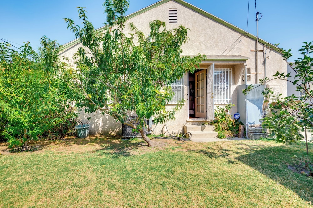 5 Mi to Sofi Stadium: Charming Family Home!