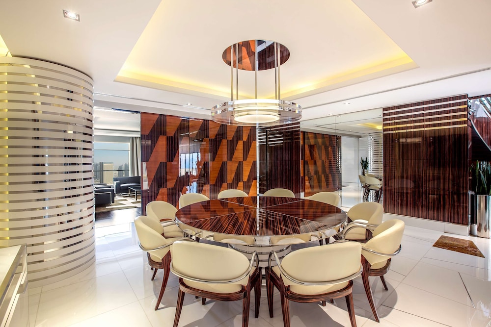 Hilton Dubai The Walk