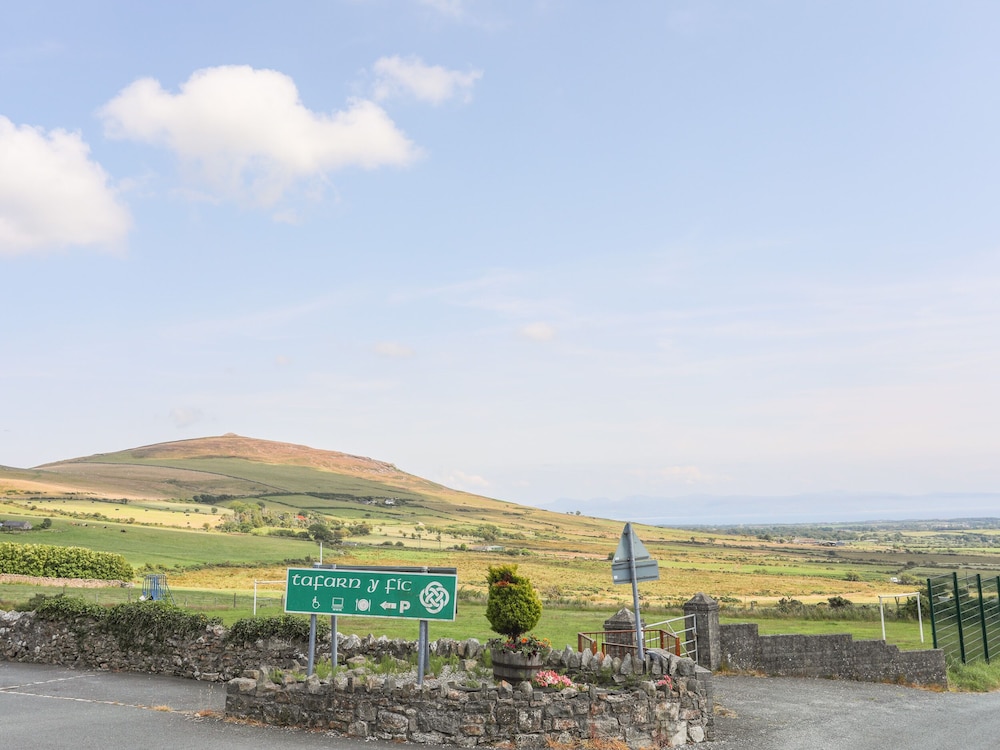 Cwm Ceiliog Annex
