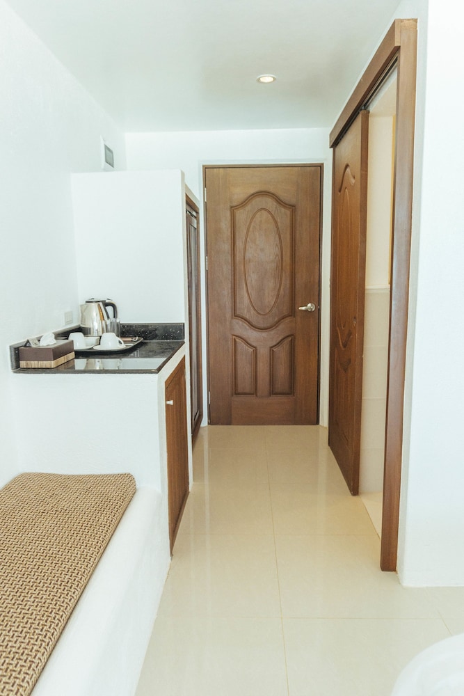 Calypso Beach & Dive Resort