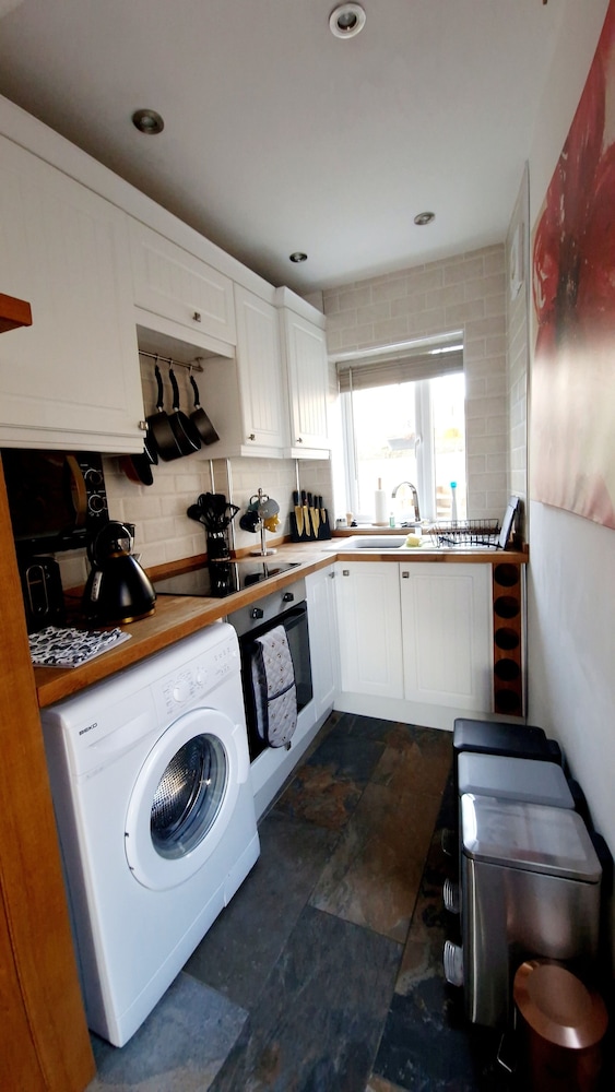 Charming 1-bed Maisonette With Mountain View view 5