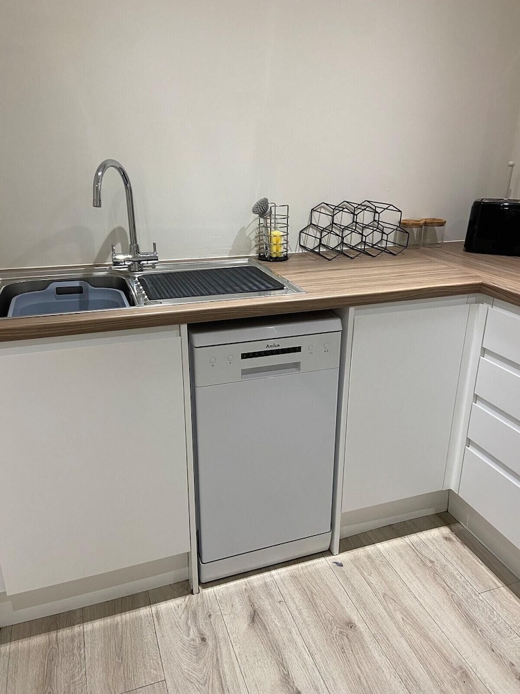 Captivating 2-bed Apartment in Bradford view 5