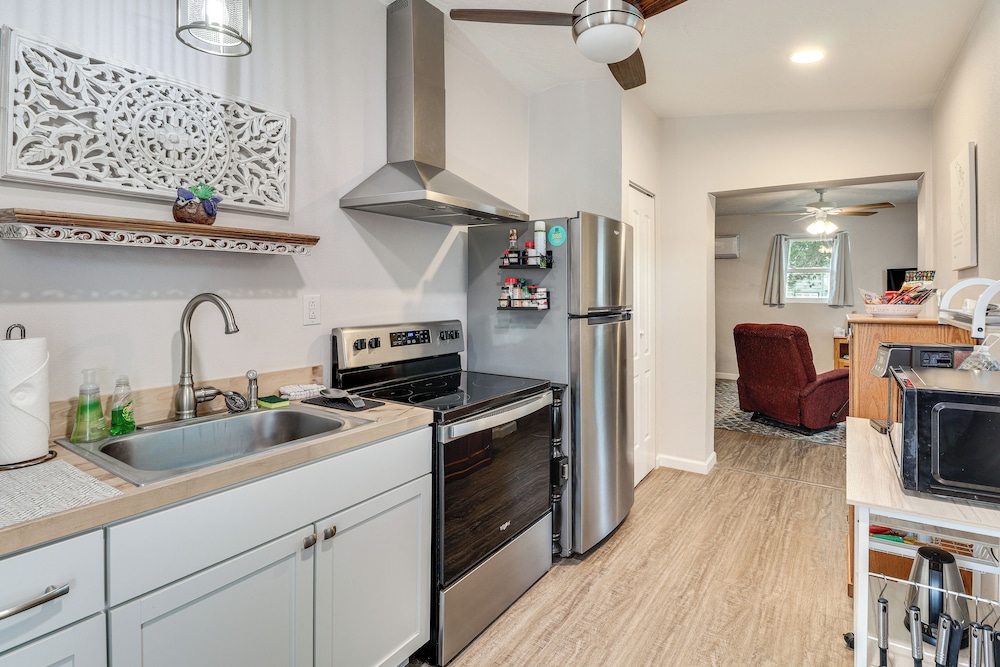Walk to Enmu: Cozy Casita w/ Pet-friendly Yard