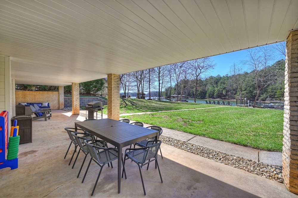 Knotty Pines by Avantstay Lake Views Renovated
