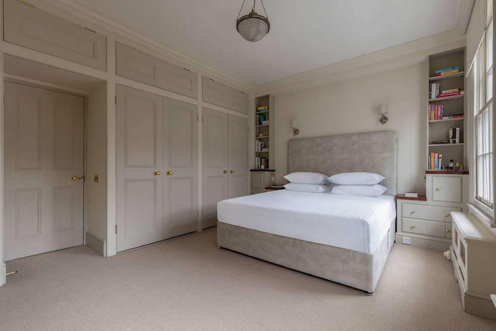 Kensington Place IV by Onefinestay