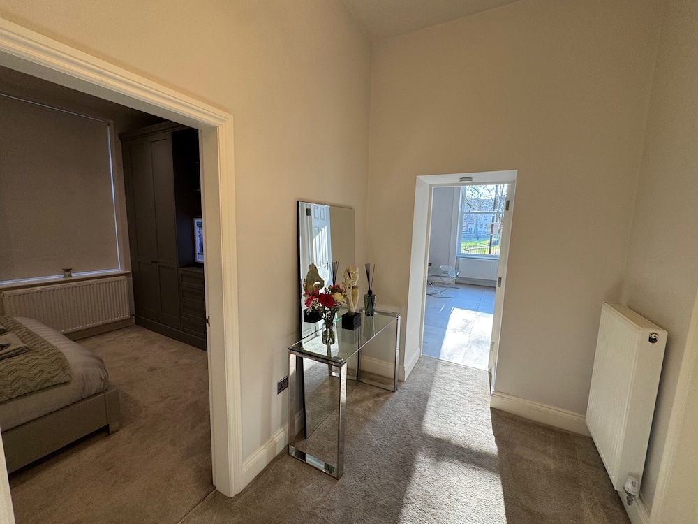 Full Apartment With Secure Parking Great Views