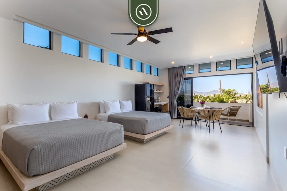 Amazing Studio With Rooftop Pool - 5 min to Marina