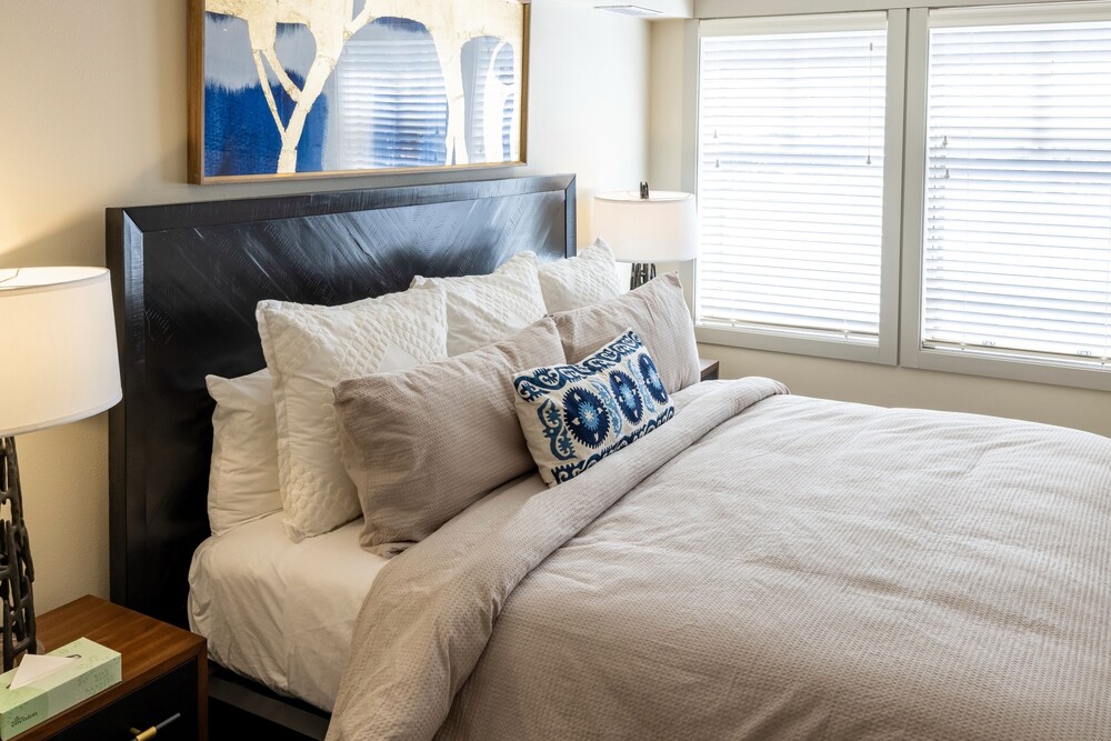 Eagle Springs East 1 & 2 Bedroom Condos