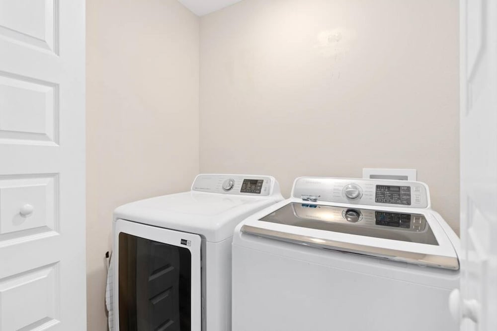 Super Calm- Sleeps 17 W Designs Close TO Parks