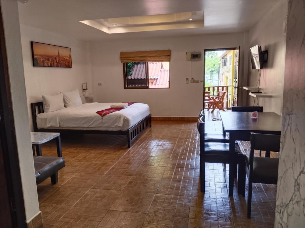 Phratamnak Inn