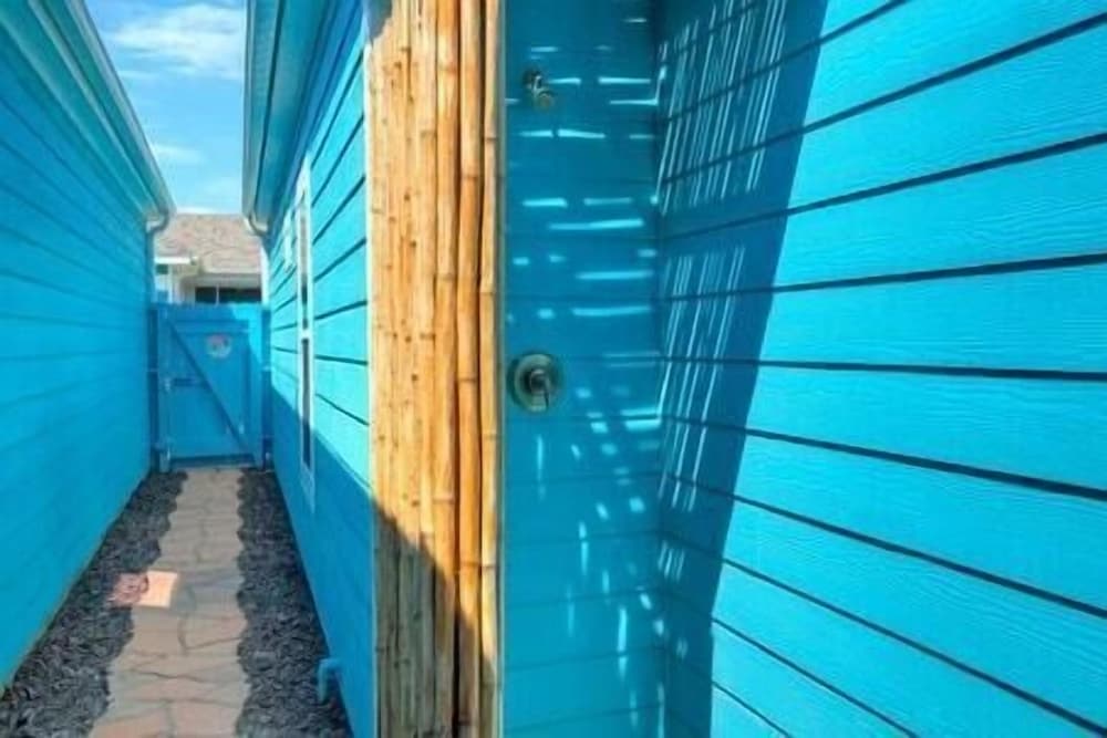 Coastal Vibe by Avantstay Sunset at the Pool and Playscape