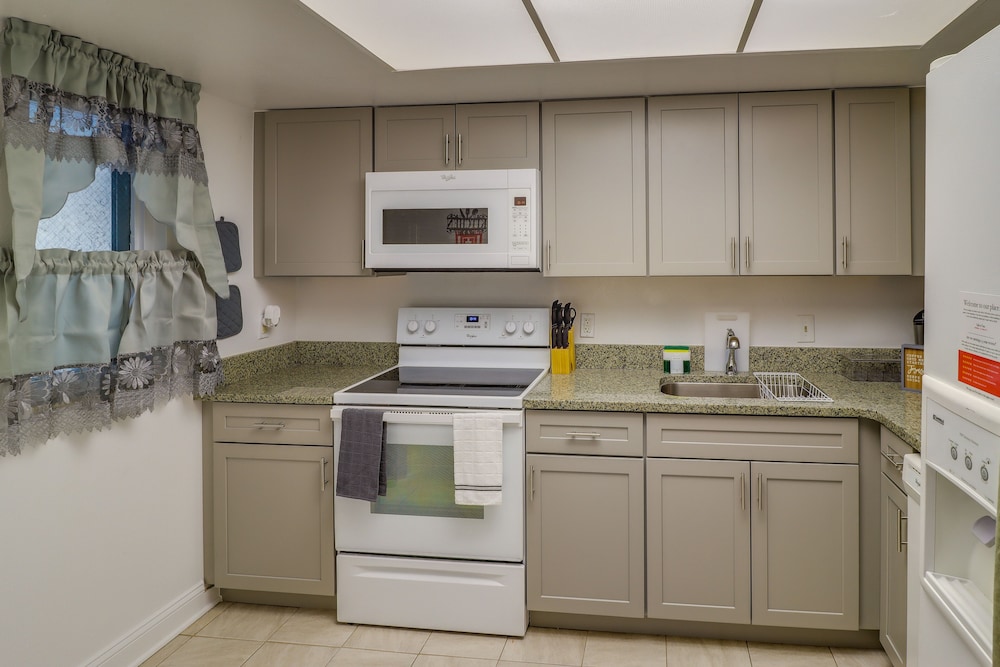 Charming Ocala Condo w/ Balcony & Pool Access! view 3