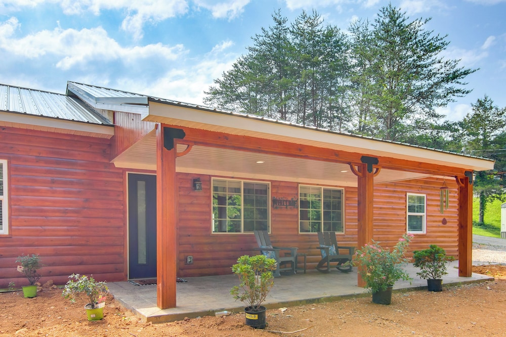15 Mi to Pigeon River Rafting: Newly Built Cabin!