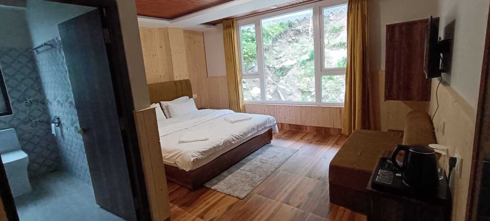 FLORET RESORT LACHUNG
