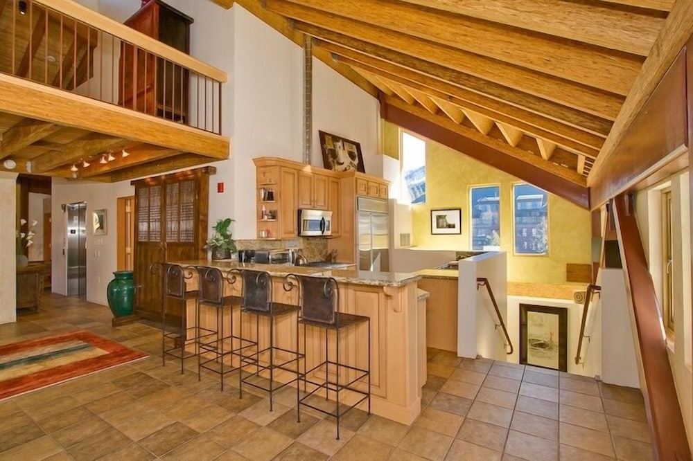 Downtown Penthouse 4 Bedroom Condo