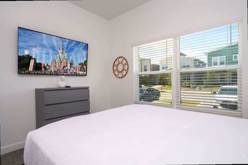 Mins to Disney Walk to Lazy River Resort Pool