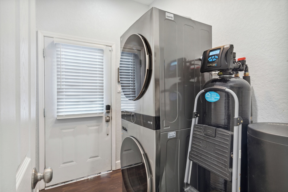 Walk to Alamodome! Stylish Home w/ Private Parking