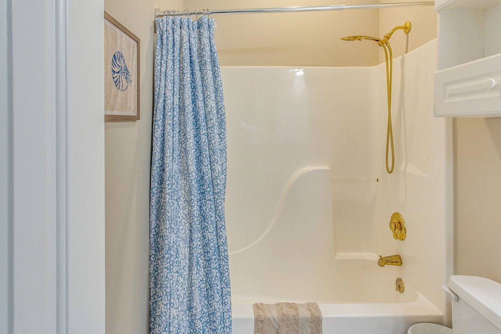 2 Mi to Ocean: Myrtle Beach Condo w/ Balcony