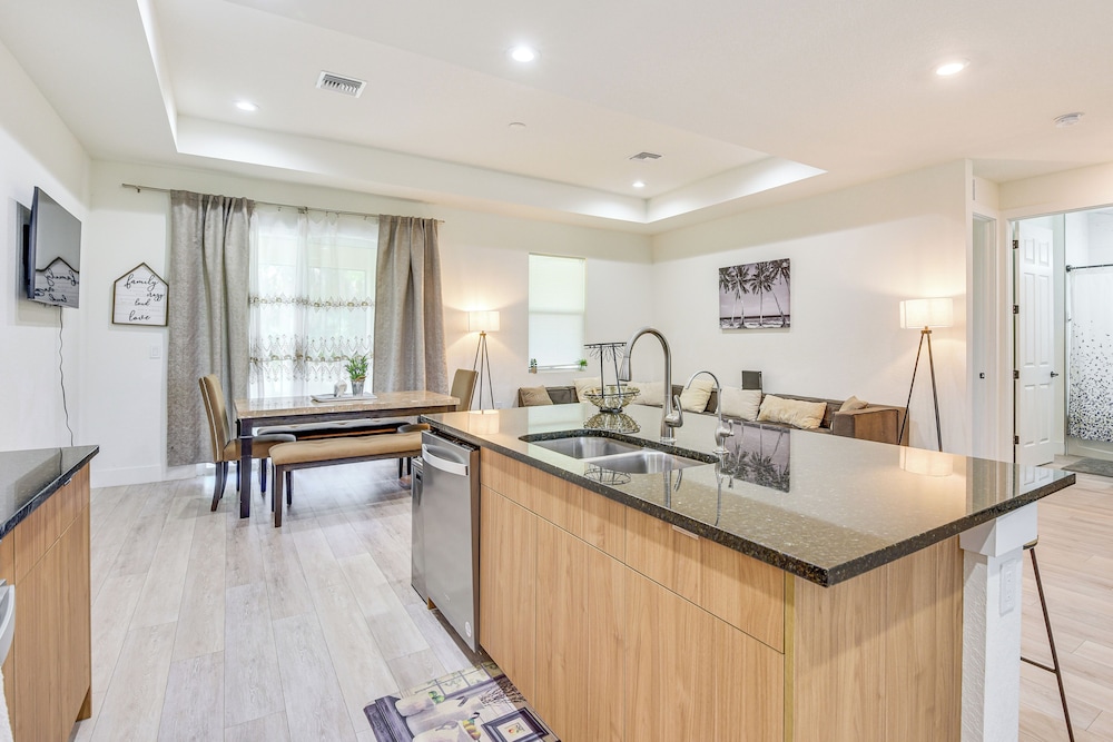 Family-friendly Home: 8 Mi to Warm Mineral Springs