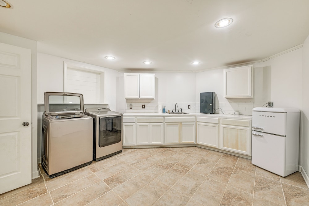 5-story Group Getaway w/ Game Room in Franklin!