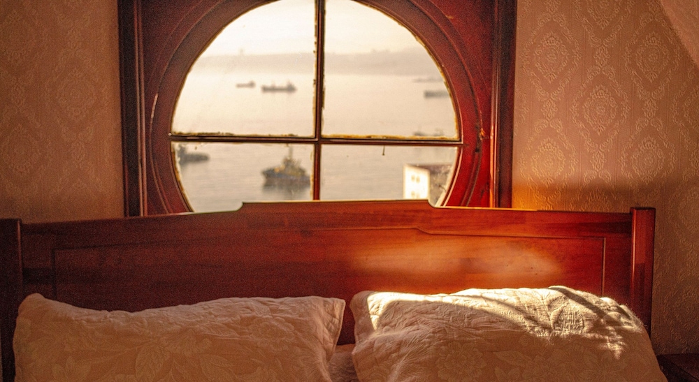 Hotel Brighton - Image 1