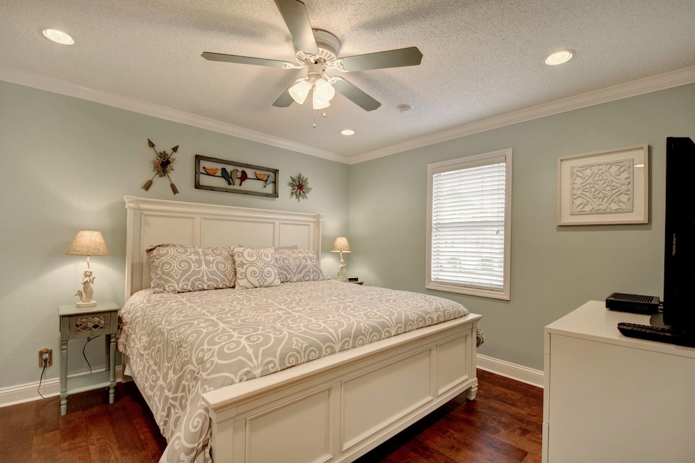 Island Square 808 by Hodnett Cooper - Property Image 10