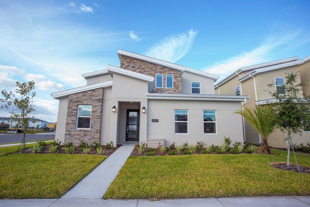 Fantastic Eight Bedrooms SF w Screened Pool at Storey Lake Resort 2887