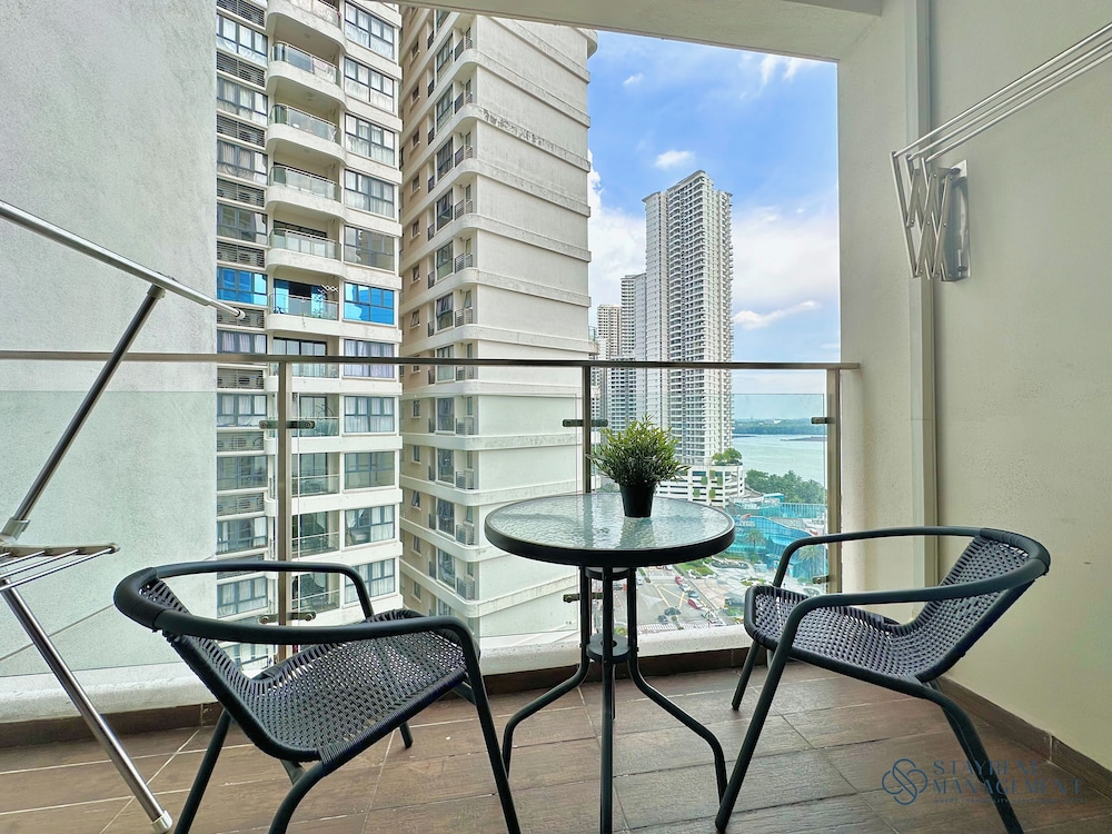 Country Garden Danga Bay Sea View Homestay by Stayrene