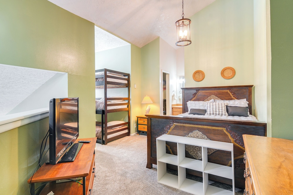 Walk to Brian Head Resort: Condo w/ Pool Access!